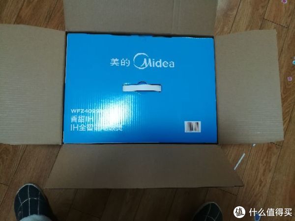 里面还有一层包装箱。保护措施做得不错。