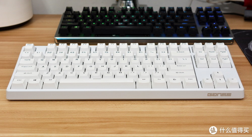 帮我把桌面空出来，GANSS 高斯 GS87-D 蓝牙双模式机械键盘 开箱