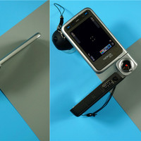 诺基亚 N93i 智能手机外观展示(镜头|接口|开机键|挂绳孔|按键)