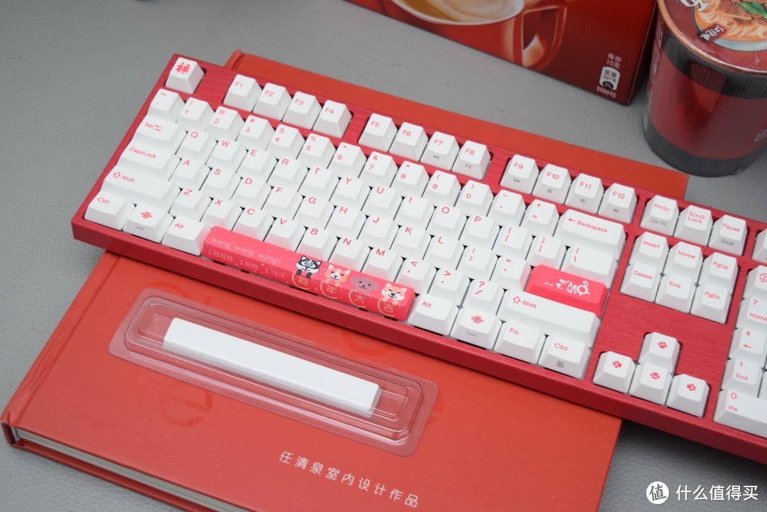 这是一款能够感受到年味的机械键盘：Varmilo 阿米洛 VA108M 机械键盘 狗年限定