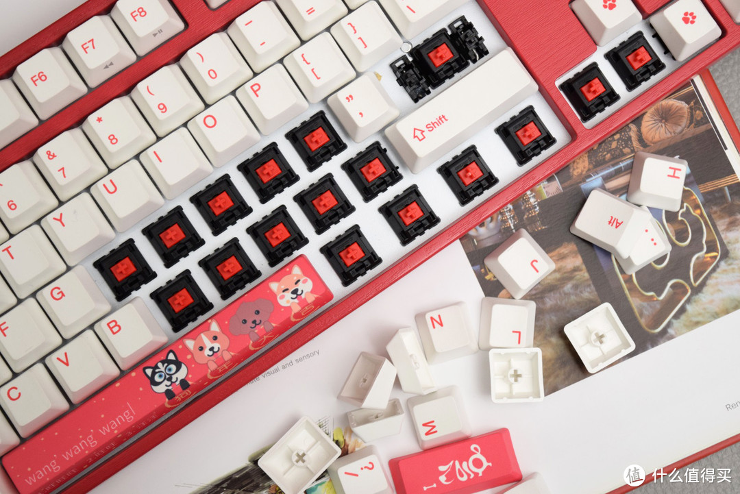 这是一款能够感受到年味的机械键盘：Varmilo 阿米洛 VA108M 机械键盘 狗年限定