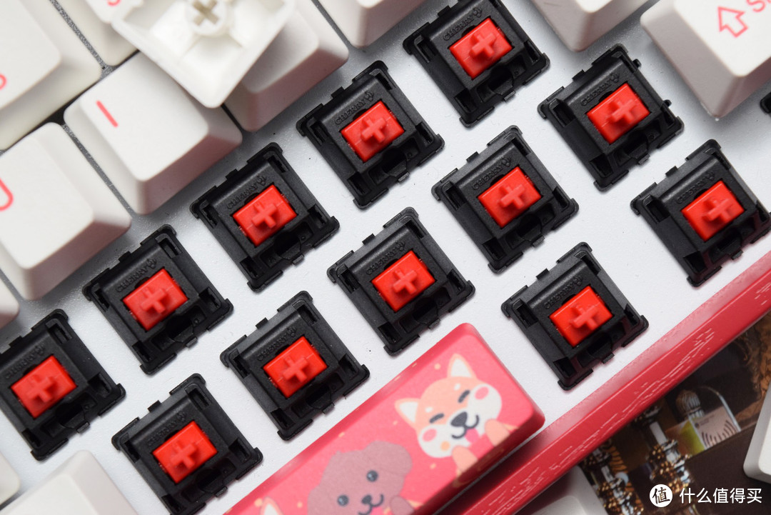 这是一款能够感受到年味的机械键盘：Varmilo 阿米洛 VA108M 机械键盘 狗年限定