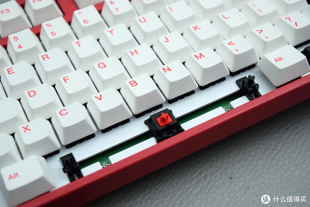 这是一款能够感受到年味的机械键盘：Varmilo 阿米洛 VA108M 机械键盘 狗年限定