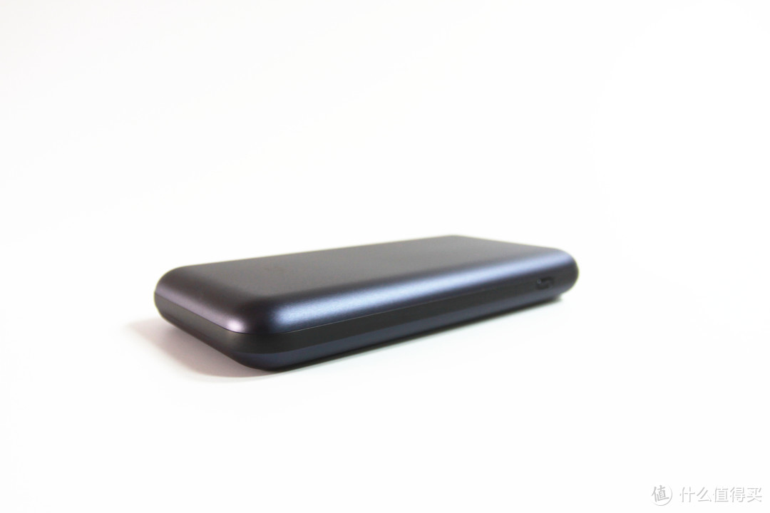 无论是小米笔记本还是任天堂Switch都能使用的充电宝——紫米10号