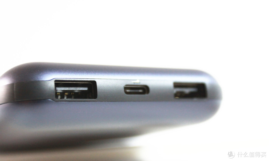 无论是小米笔记本还是任天堂Switch都能使用的充电宝——紫米10号