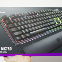 酷冷至尊 MK750 RGB机械键盘外观展示(接口|键帽|手托|脚垫)
