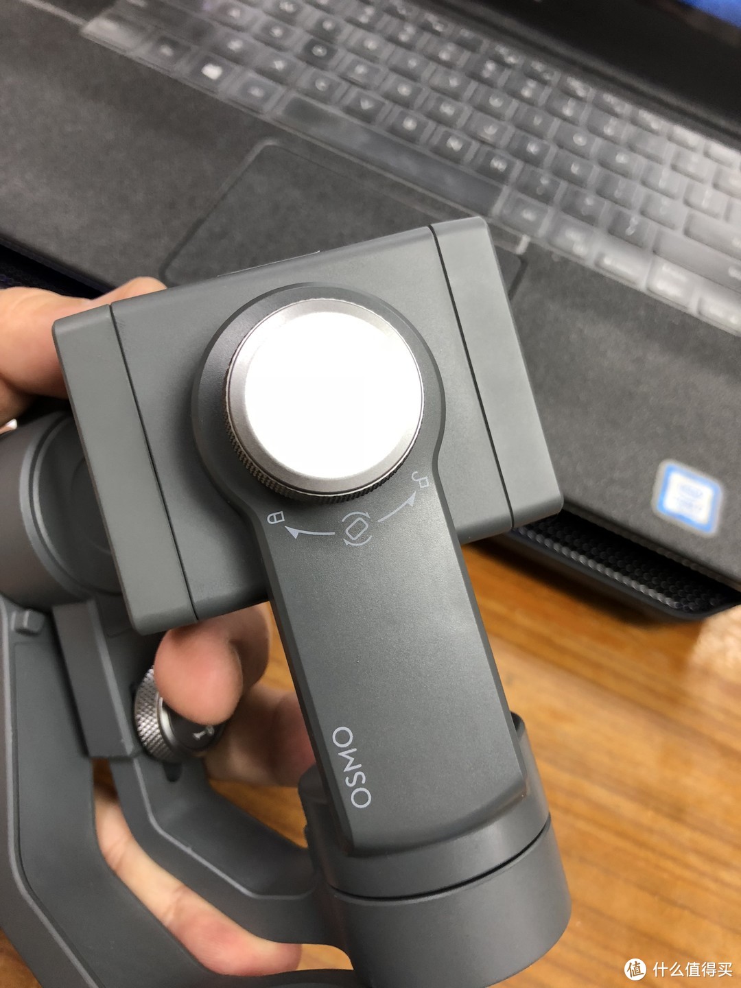 DJI 大疆 OSMO MOBILE 2 云台 开箱使用，并简单对比飞宇Vimble2