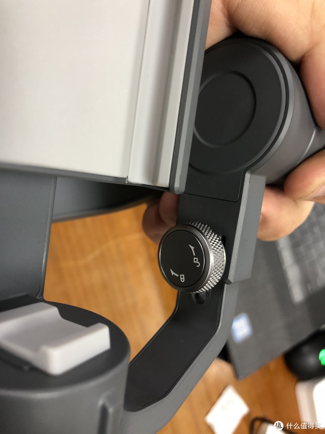 DJI 大疆 OSMO MOBILE 2 云台 开箱使用，并简单对比飞宇Vimble2