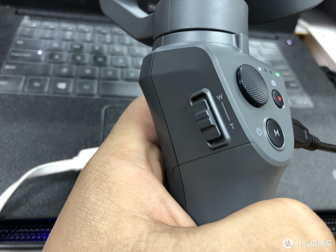 DJI 大疆 OSMO MOBILE 2 云台 开箱使用，并简单对比飞宇Vimble2