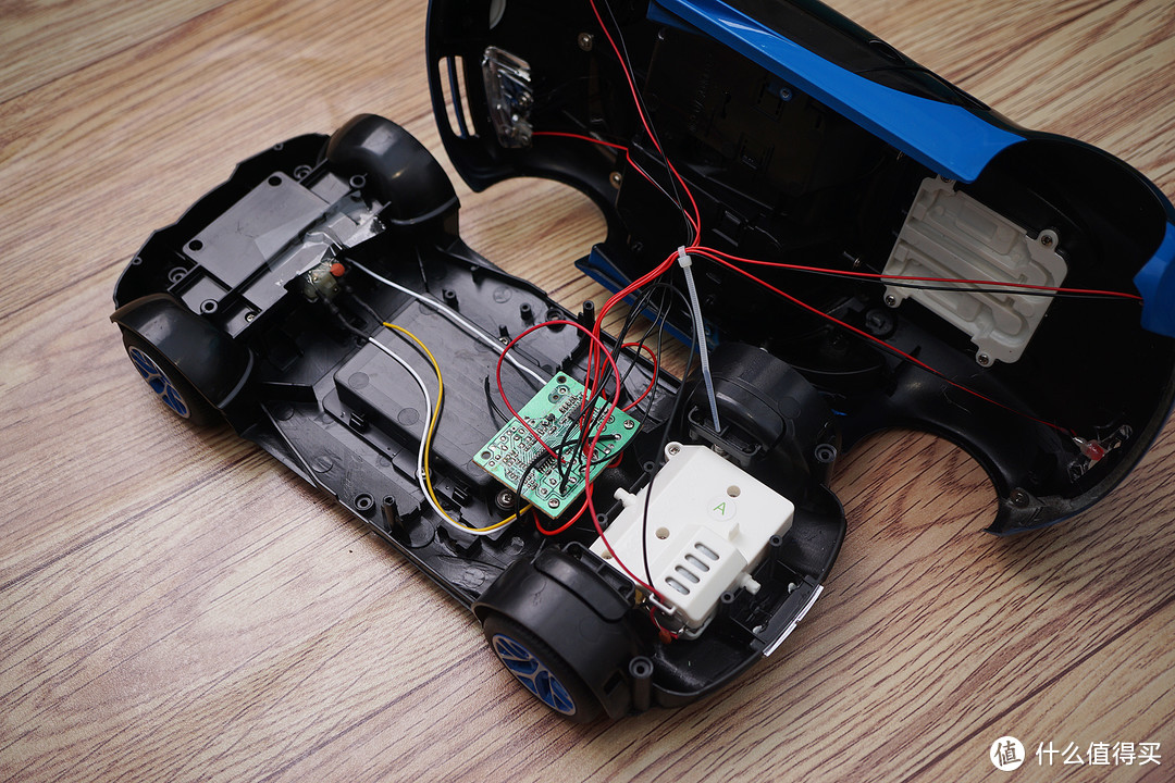 一样的电池不一样的速度：Rastar 星辉 70440 充电式玩具遥控车 1:14布加迪威速