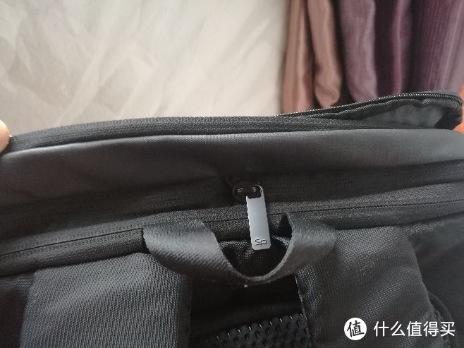 我也来晒包：Samsonite/新秀丽 大容量双肩包 轻晒