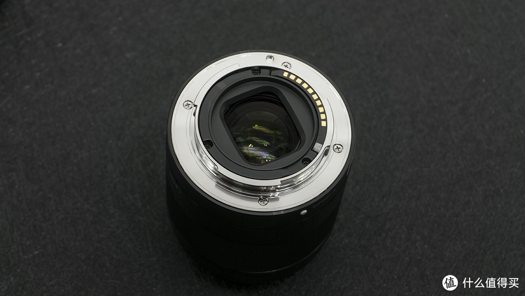 索尼 E50mm  F1.8 定焦镜头：套头之外，微单进阶