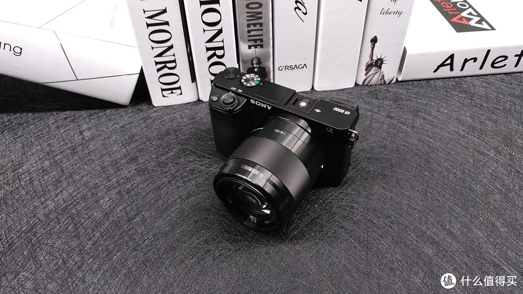 索尼 E50mm  F1.8 定焦镜头：套头之外，微单进阶