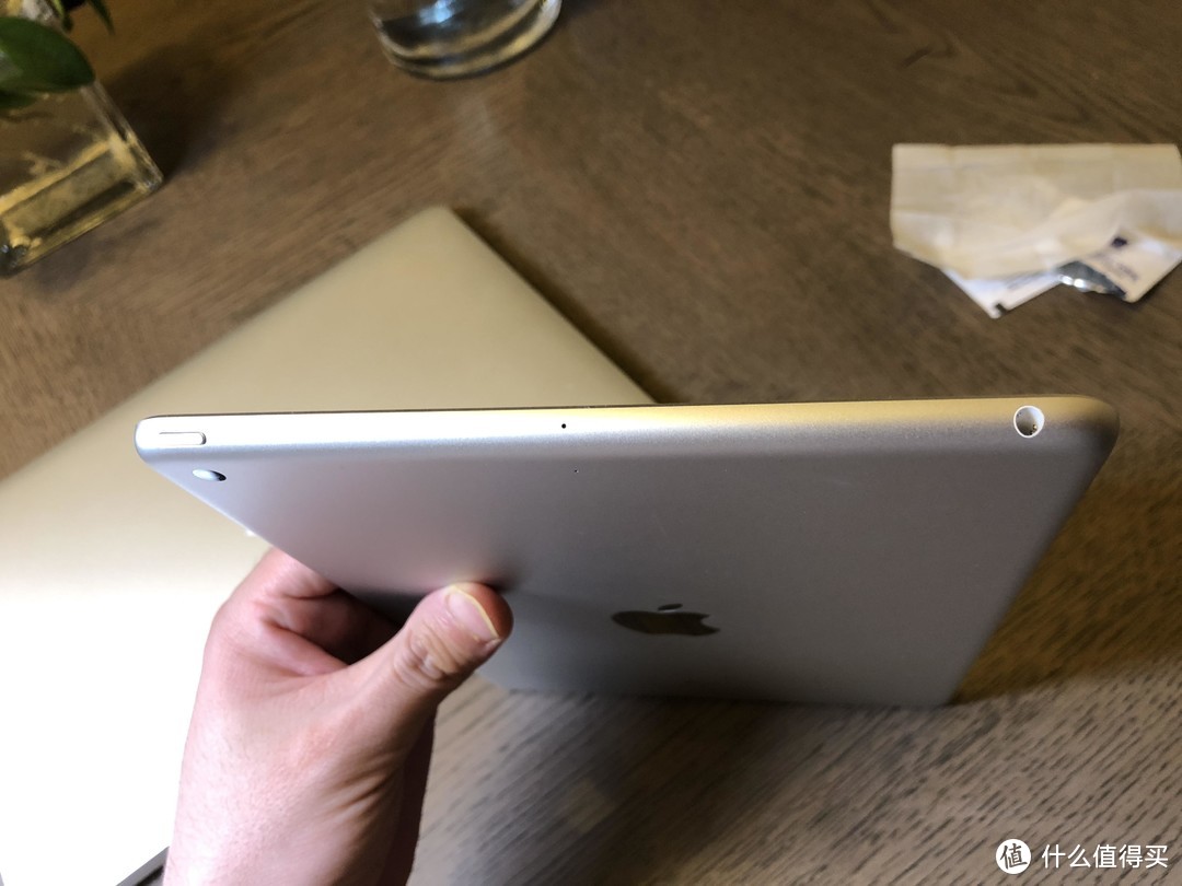 2017款iPad这倒车开的值吗：Apple 苹果 iPad 9.7英寸 平板电脑