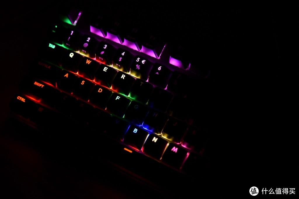 把我的ID映在键盘上—CoolerMaster 酷冷至尊 MK750 RGB 幻彩 机械键盘