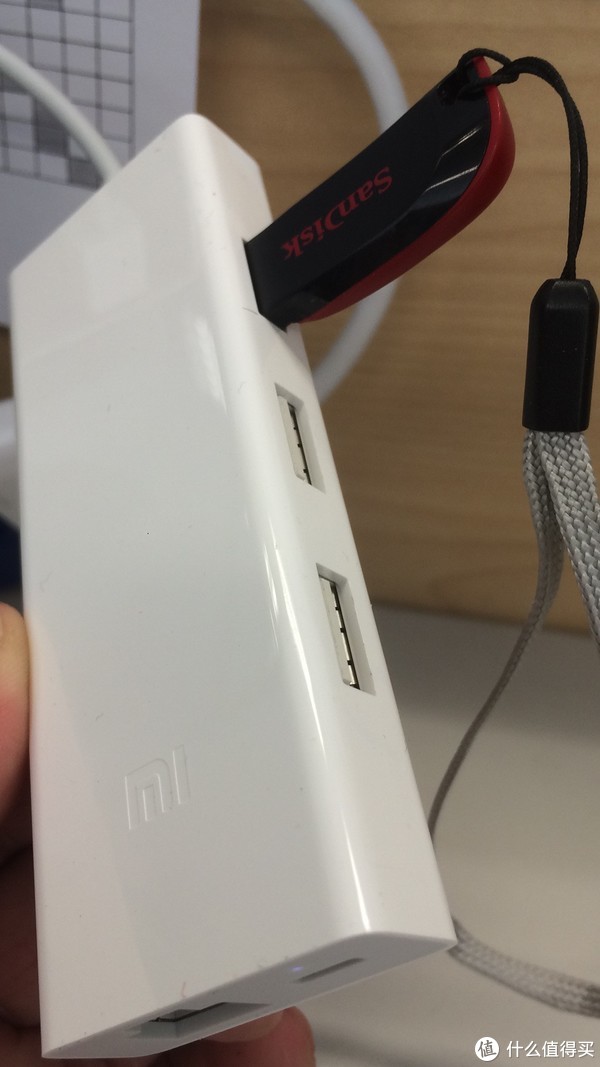 小米的USB扩展，可增加两个USB3.0接口和一个千兆网口