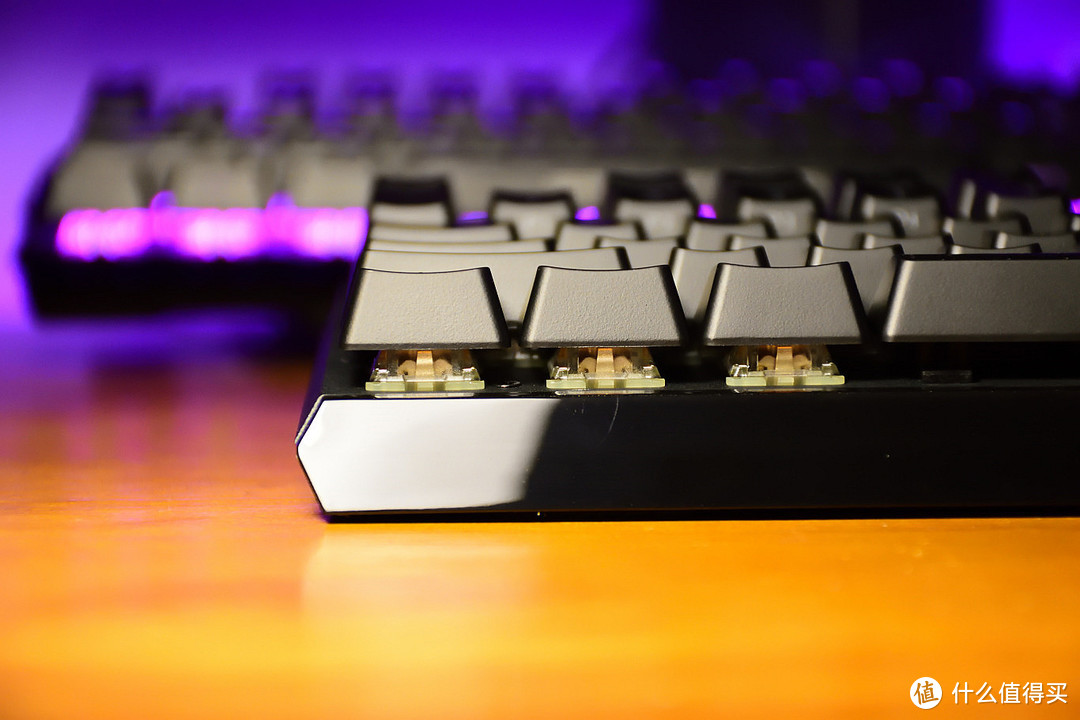 艳而不妖RGB键盘—CoolerMaster 酷冷至尊 MK750 RGB 茶轴机械键盘 开箱