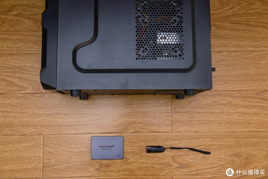 买了SSD不会安装?从零教你装系统,4K同步:KINGBANK 金百达 120G 固态硬盘 开箱