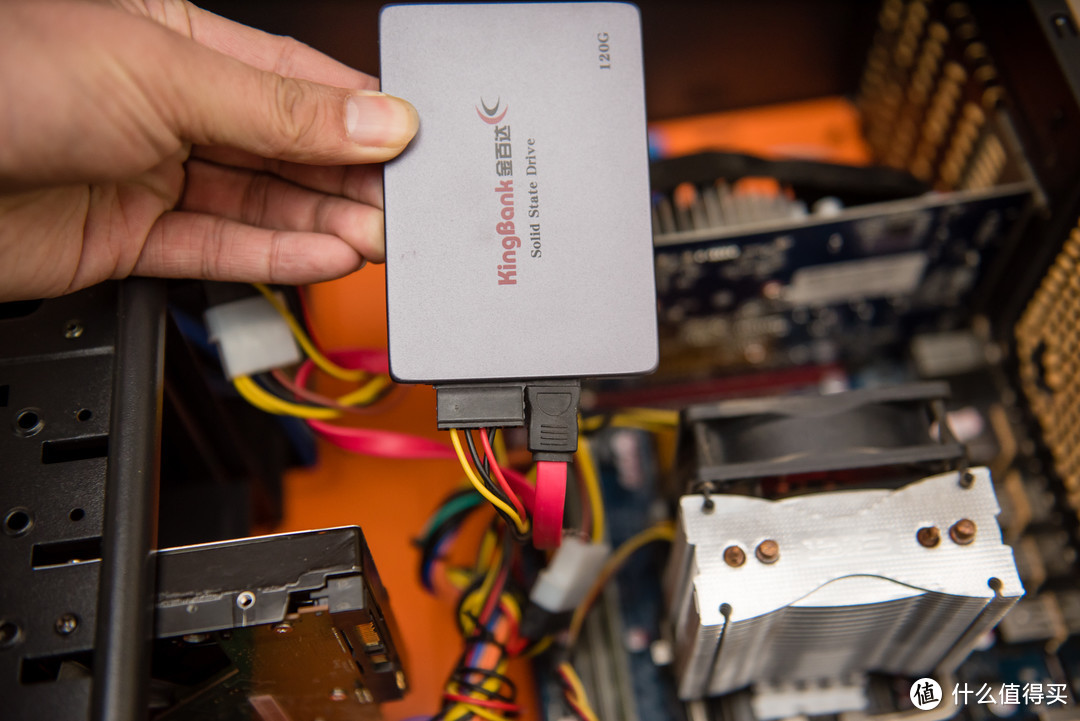 买了SSD不会安装?从零教你装系统,4K同步:KINGBANK 金百达 120G 固态硬盘 开箱