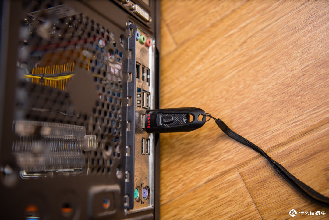 买了SSD不会安装?从零教你装系统,4K同步:KINGBANK 金百达 120G 固态硬盘 开箱