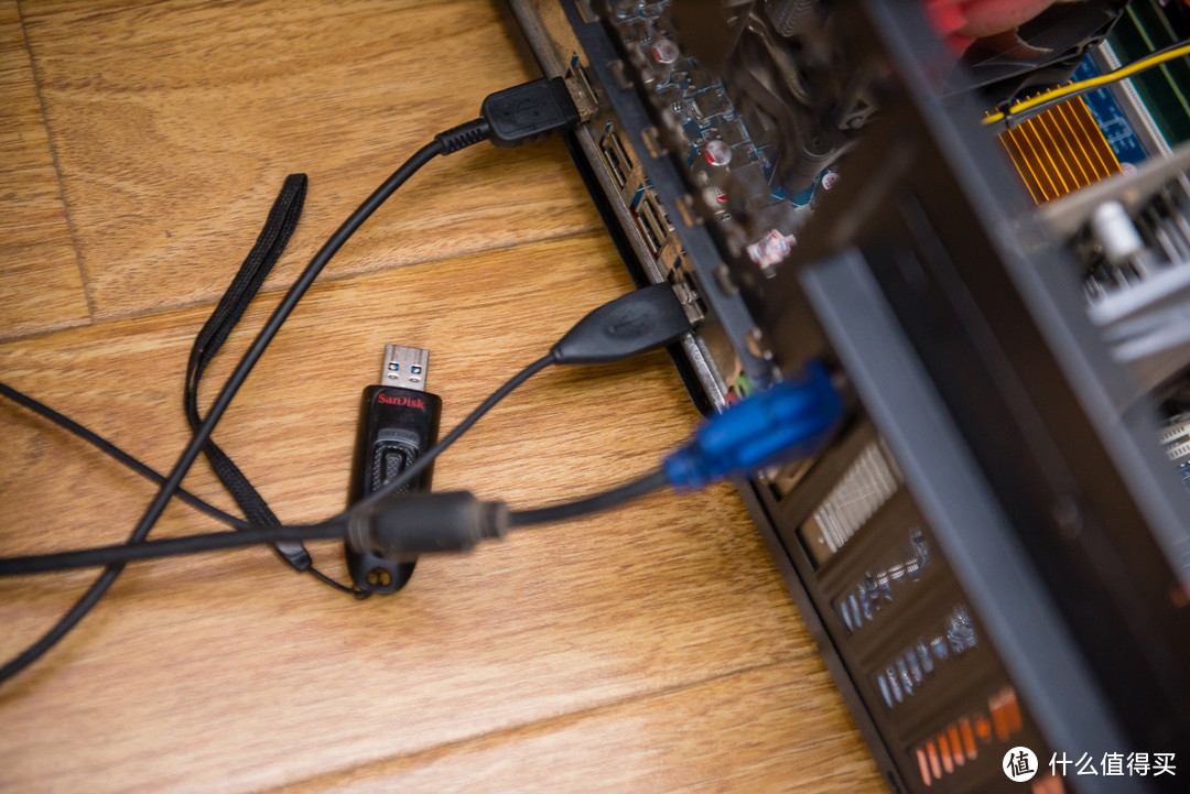 买了SSD不会安装?从零教你装系统,4K同步:KINGBANK 金百达 120G 固态硬盘 开箱