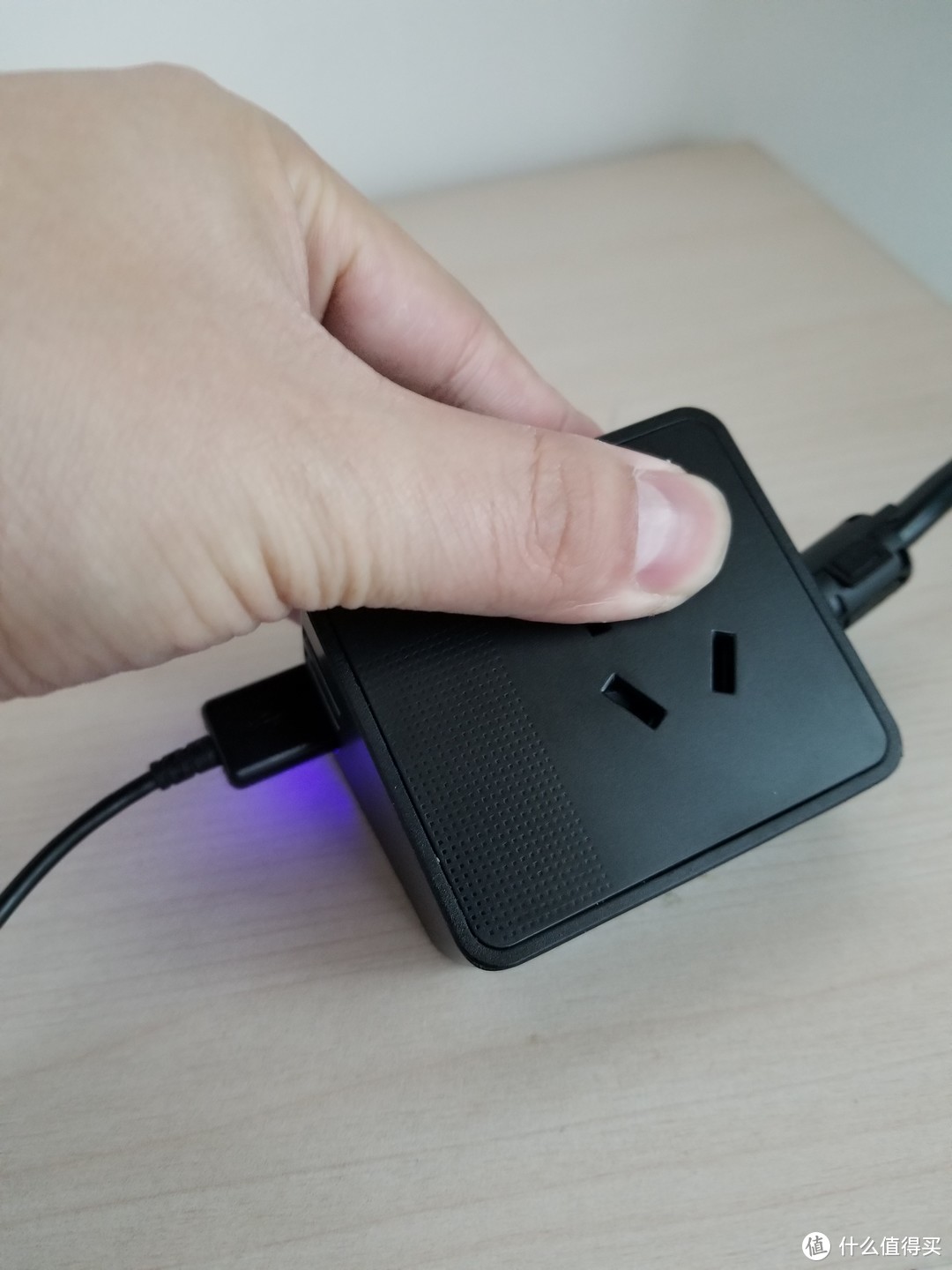 飞利浦 便携迷你USB桌面旅行插座