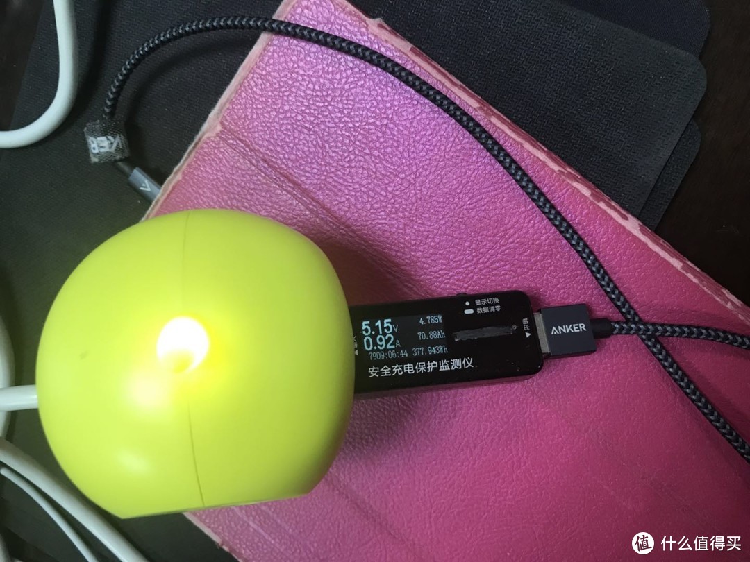 比鼠标还小的桌面USB插座评测  飞利浦 便携迷你USB桌面旅行插座