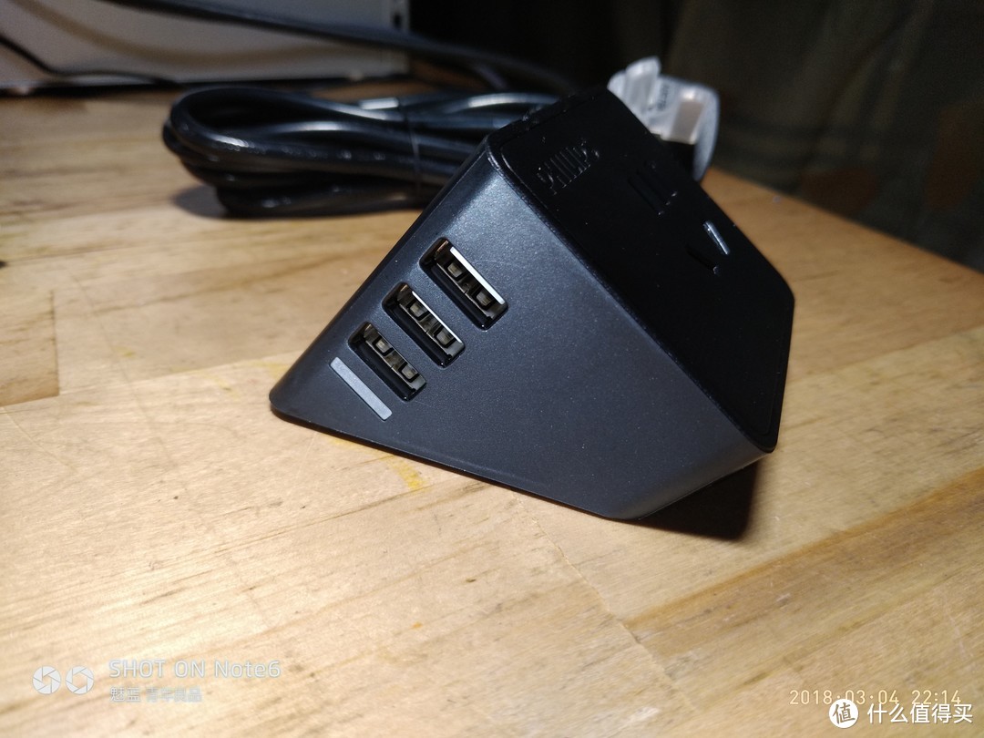 飞利浦便携迷你USB桌面旅行插座
