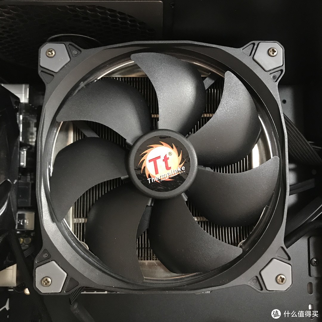 Thermaltake 曜越 Riing 14 LED RGB 256 Colors Fan 风扇 轻晒单