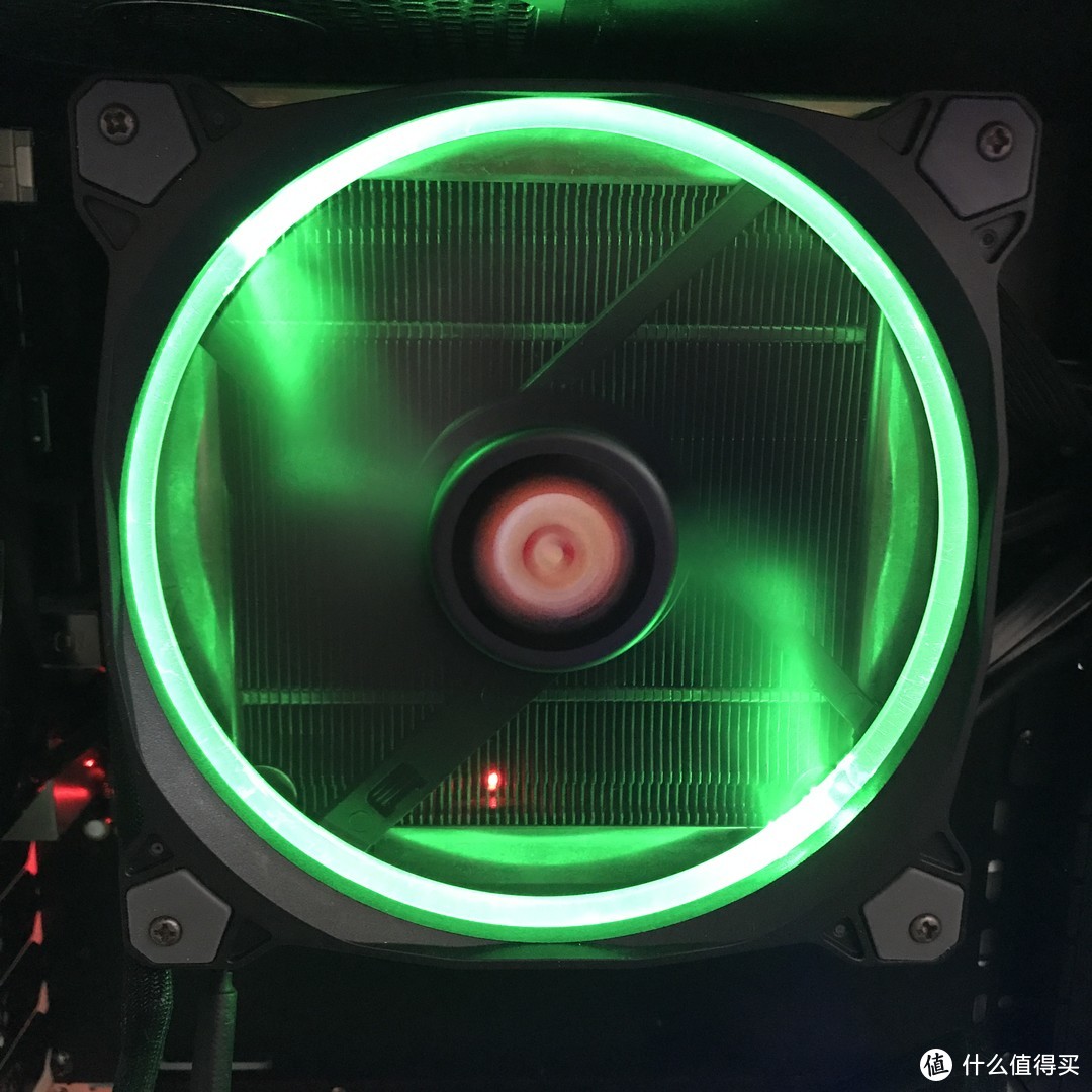 Thermaltake 曜越 Riing 14 LED RGB 256 Colors Fan 风扇 轻晒单