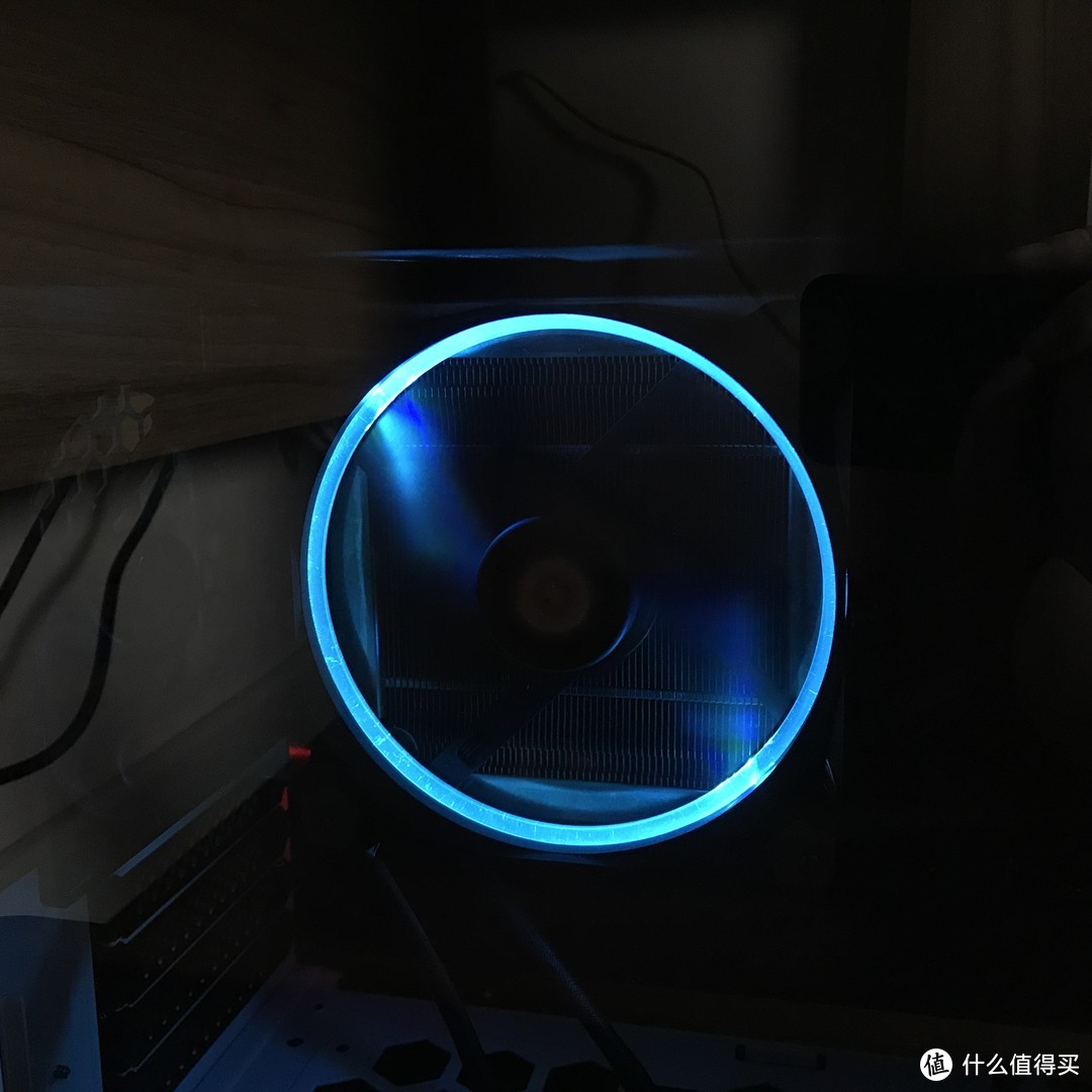 Thermaltake 曜越 Riing 14 LED RGB 256 Colors Fan 风扇 轻晒单