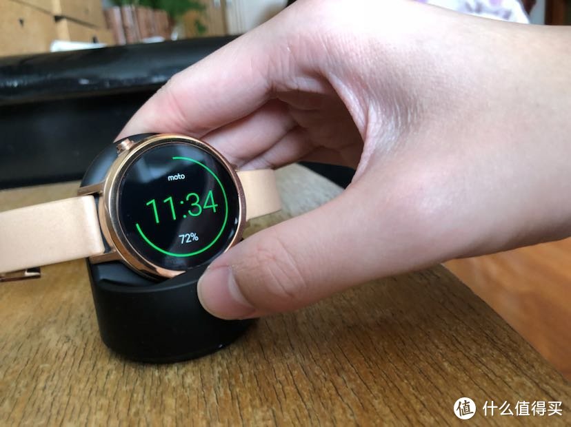 拔了一棵种了三年的草，想不到根都烂了：MOTOROLA 摩托罗拉 Moto360 二代 智能手表