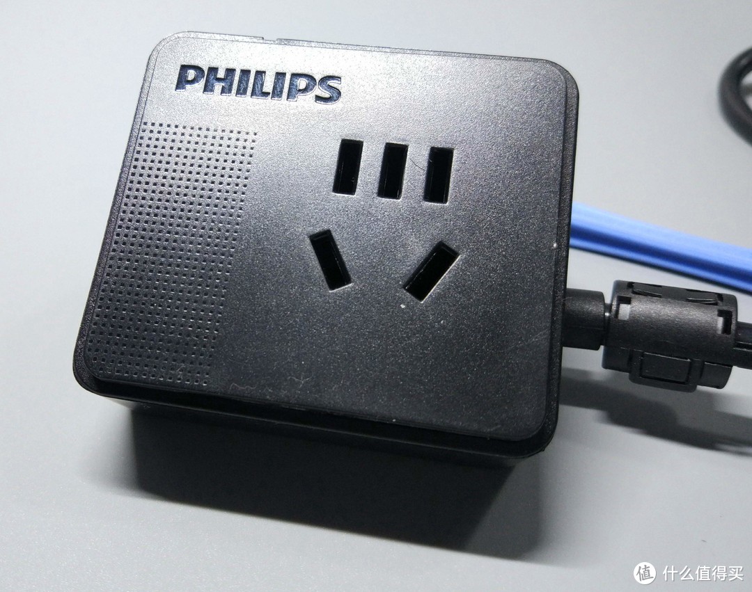 适合桌面不便携的小飞  飞利浦 便携迷你USB桌面旅行插座