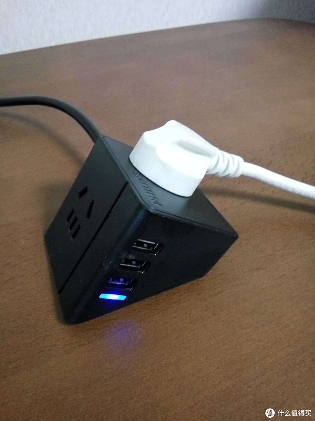 小巧玲珑的拖线排插  飞利浦 便携迷你USB桌面旅行插座