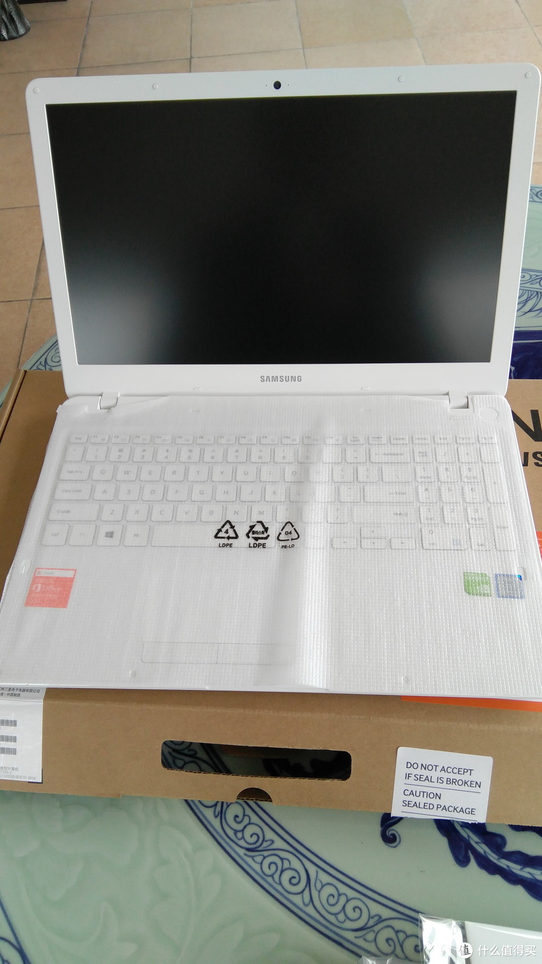我只是要一台便宜的打字机：SAMSUNG 三星 3500EM-X01 15.6英寸 笔记本电脑 开箱