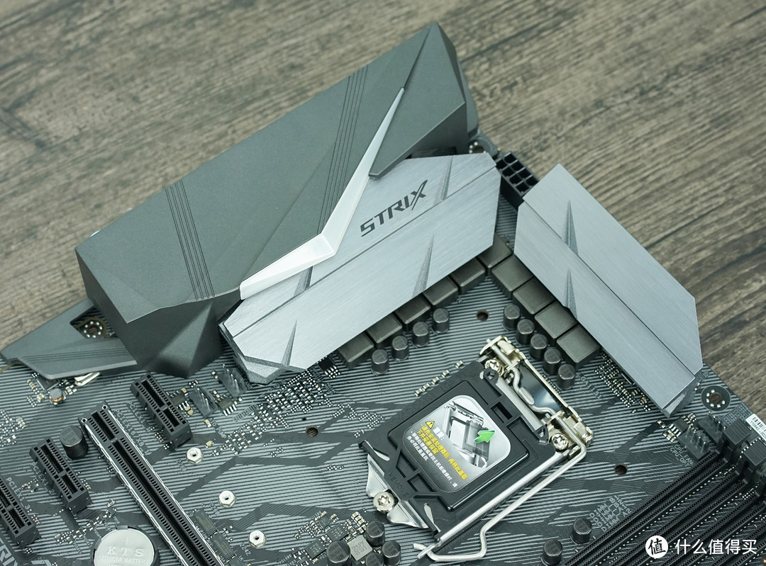 #原创新人#年轻人的第一台RGB主机：ASUS 华硕 ROG STRIX Z370-F GAMING主板 开箱体验