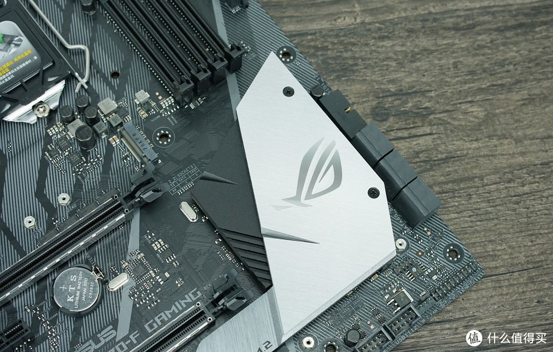 #原创新人#年轻人的第一台RGB主机：ASUS 华硕 ROG STRIX Z370-F GAMING主板 开箱体验