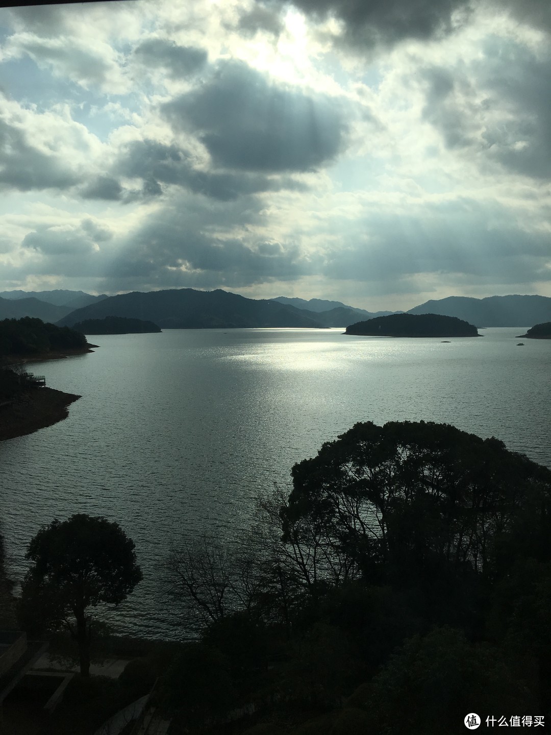 偷得浮生半日，尽览半岛春水如蓝，不吐不快的淡季千岛湖洲际二日行记