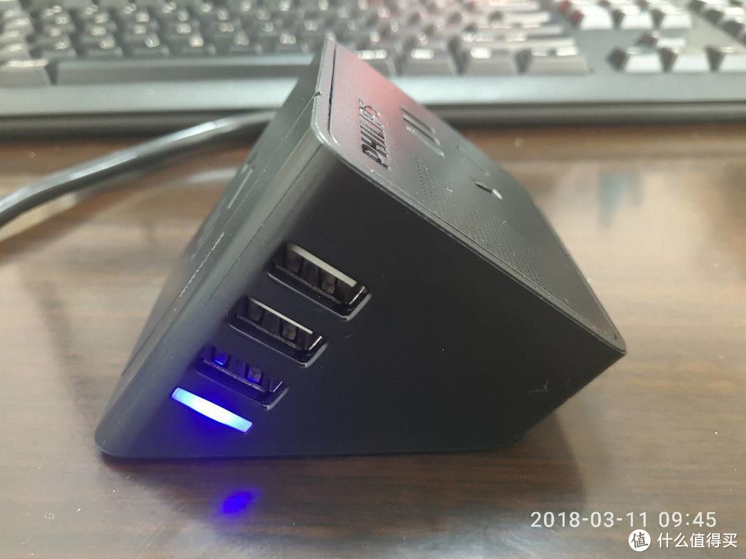 体形小巧 造型独特 简评飞利浦小飞USB旅行桌面插座