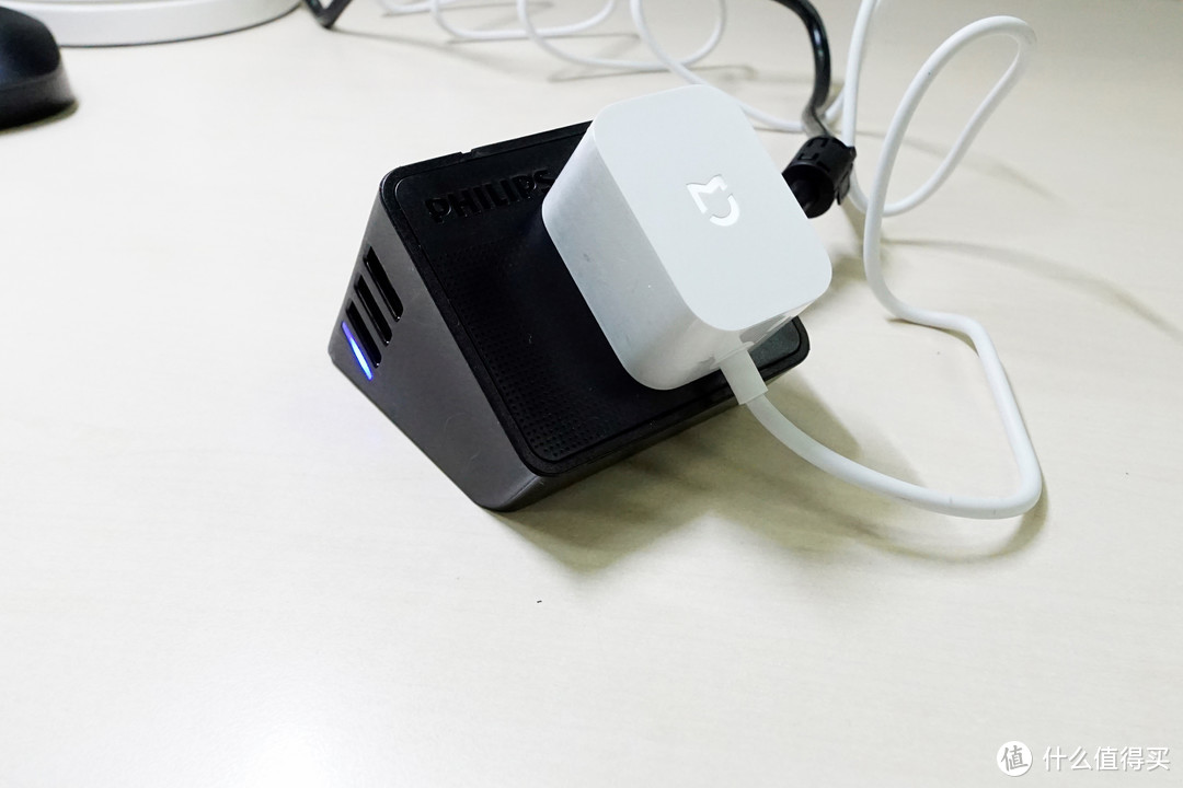 飞利浦 便携迷你USB桌面旅行插座使用体验