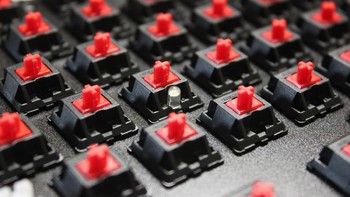 入坑神器进阶，GANSS GS87-D 蓝牙黑色樱桃红轴双模版机械键盘