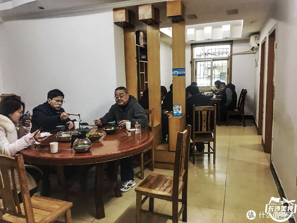 长沙南城开了9年的家菜馆，有一口惊艳的醋炒蛋和芋头牛腩