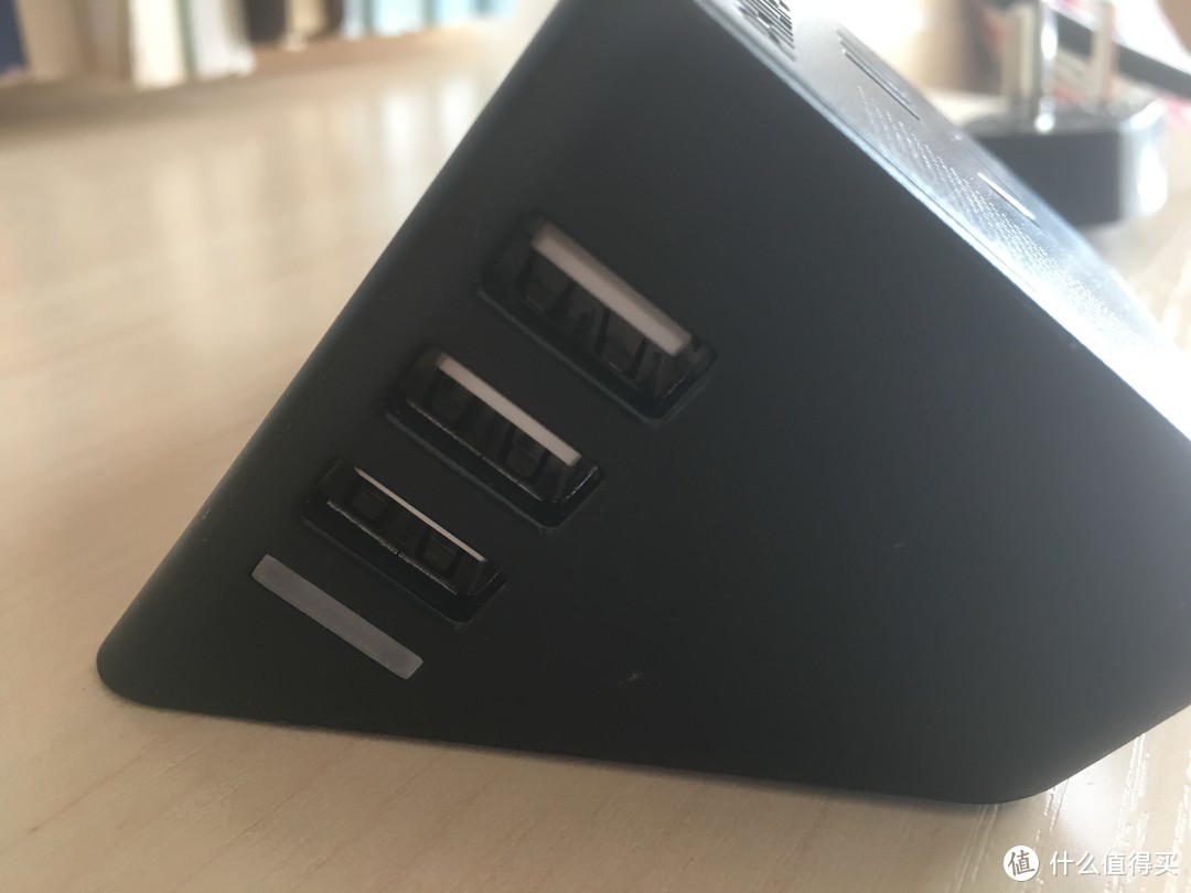 第一次接触——飞利浦便携迷你USB桌面旅行插座