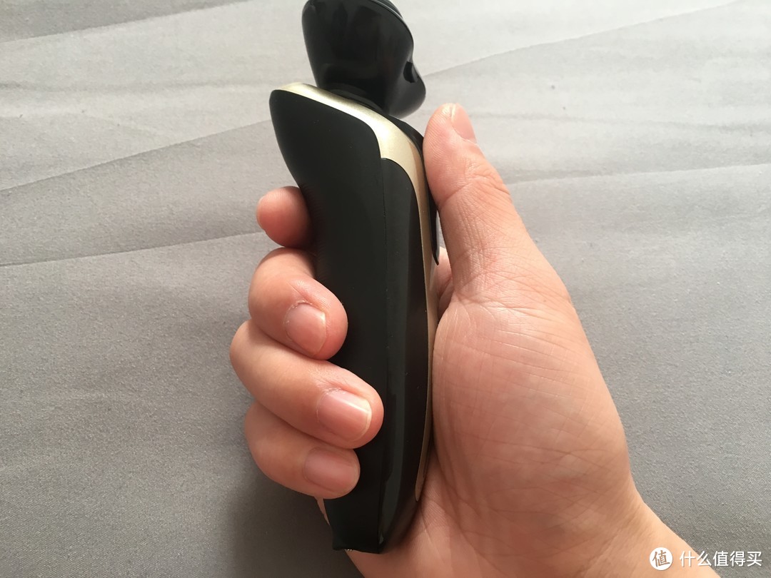 简单实用：POVOS 奔腾 PW926 电动剃须刀 开箱