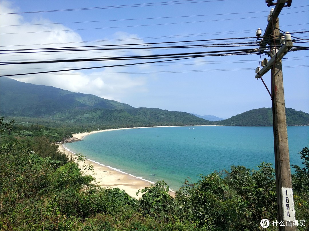 ▲不会骑摩托，只有在火车上看灵姑湾