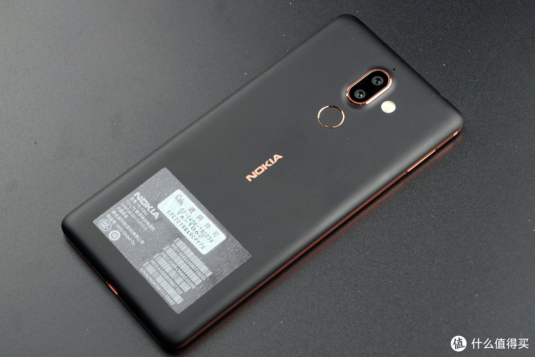 新旧王者对决，相机暗光细节完爆iPhone X——诺基亚 Nokia 7 Plus体验测评