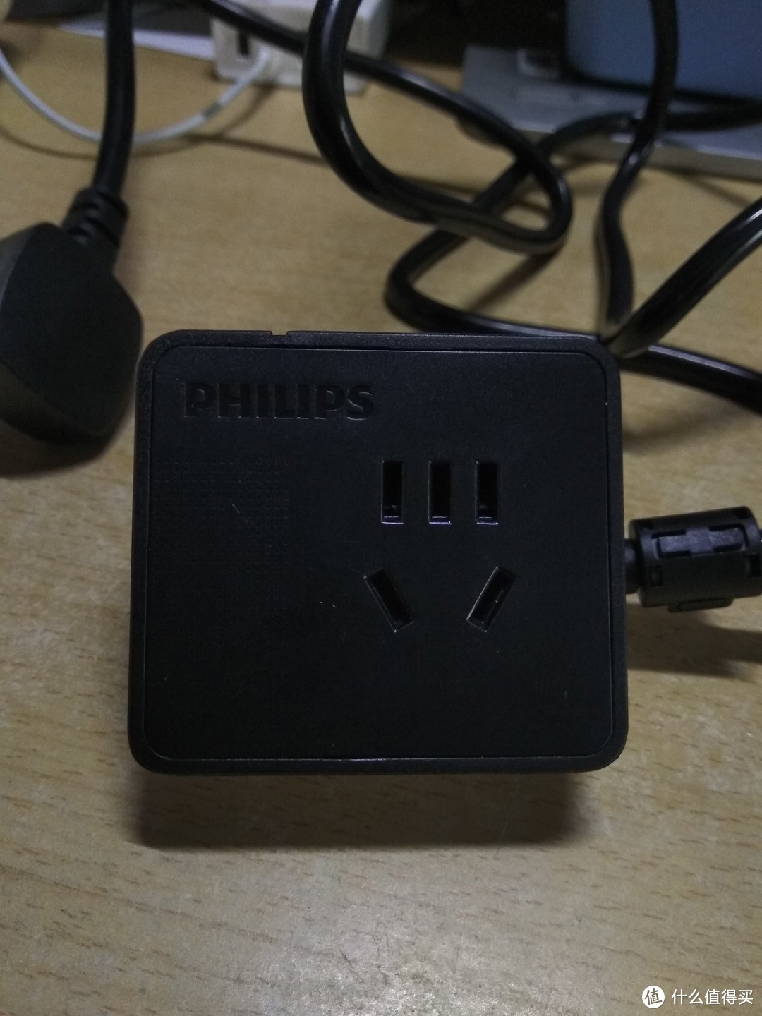 小巧好用----飞利浦 便携迷你USB桌面旅行插座轻众测