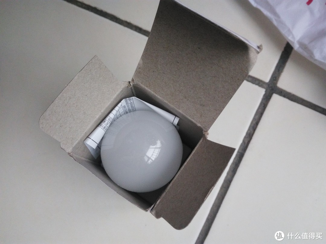 PHILIPS 飞利浦 LED球泡 5W E27 6500K 开箱与使用体验