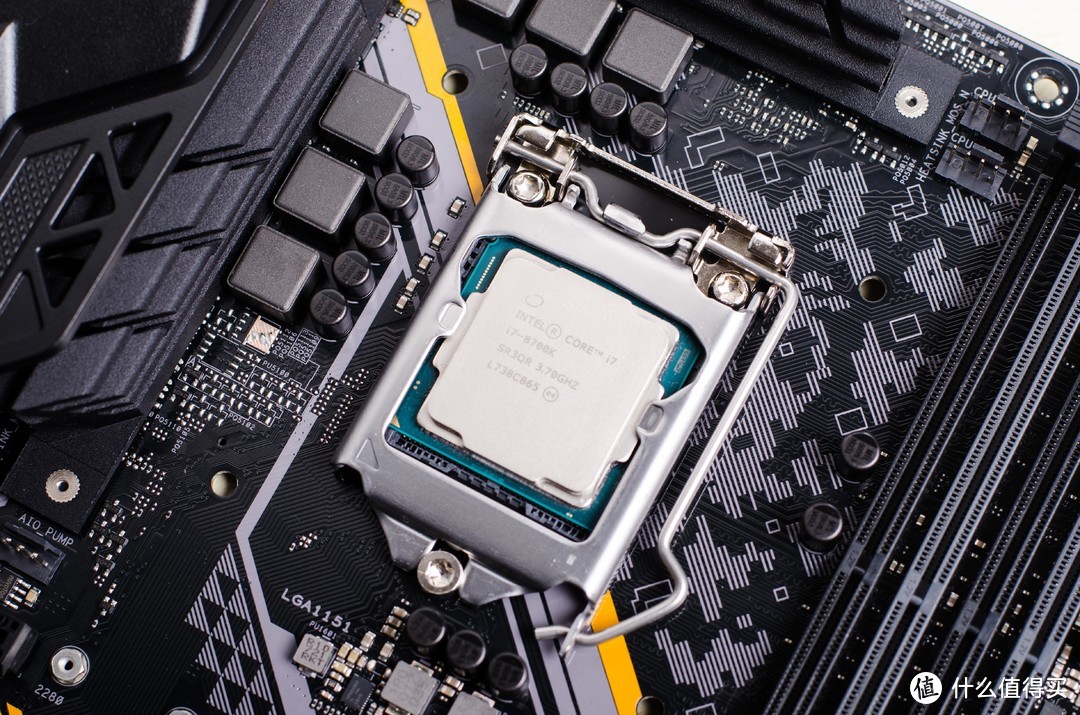 AMD的进攻，还是INTEL的反击？Intel 英特尔 I7-8700K 处理器 加 ASUS 华硕 TUF Z370-PRO 主板装机