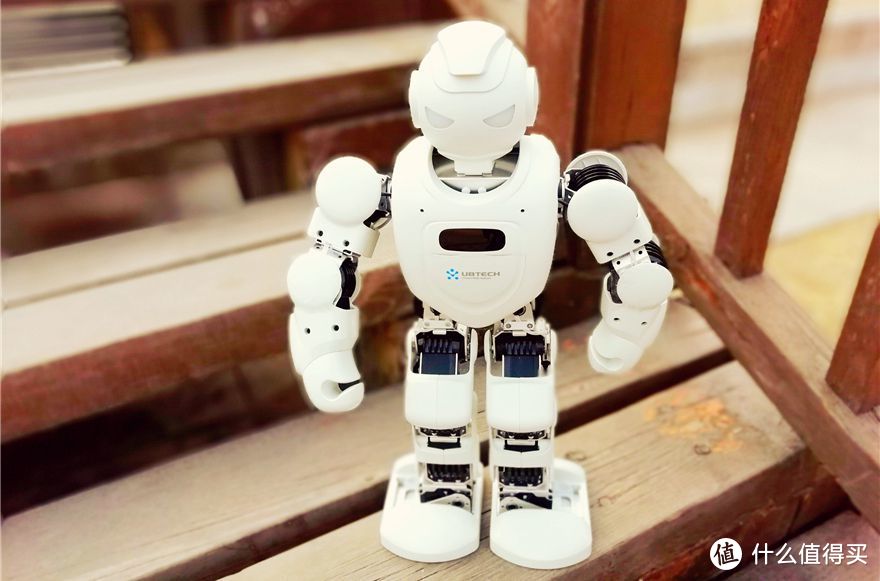 寓教于乐 Alpha Ebot智能教育人形机器人